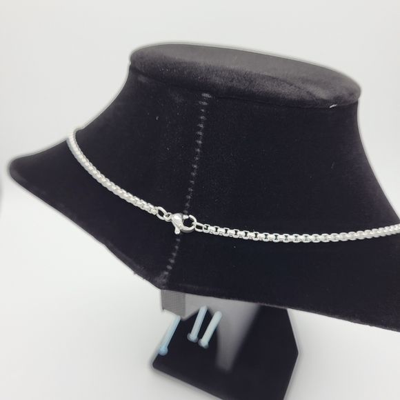 NWT Celtic cross pendant with stainless steel necklace - Picture 5 of 5